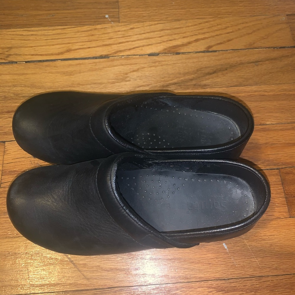 Black Sanita clogs